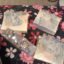 Load image into Gallery viewer, Bamboo and White Grapefruit soap