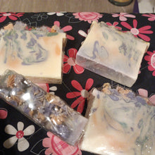 Load image into Gallery viewer, Bamboo and White Grapefruit soap