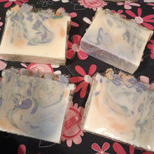 Load image into Gallery viewer, Bamboo and White Grapefruit soap