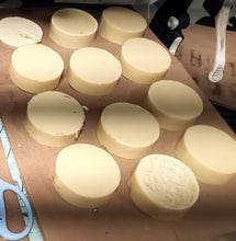Load image into Gallery viewer, UN cold process face soap.